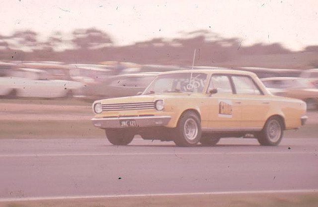 Image of a yellow car.