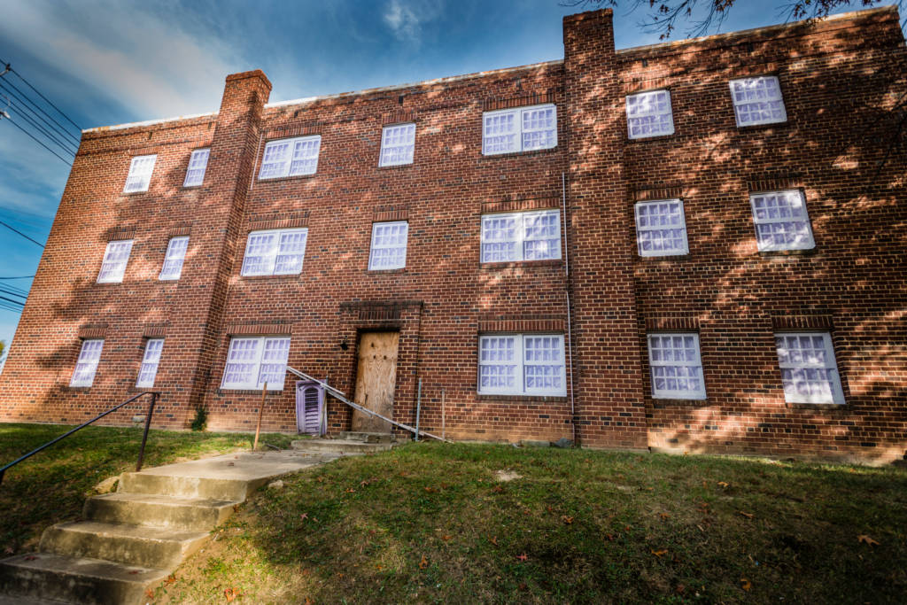 A photo of a neglected residential building in Congress heights.