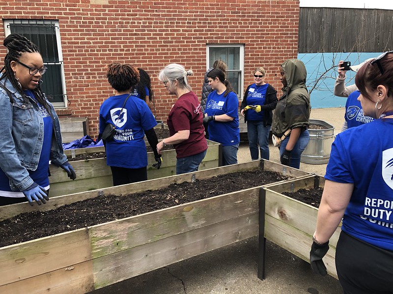 A photo of women veterans doing a makeover on the outdoor area of Calvary Women's Services.
