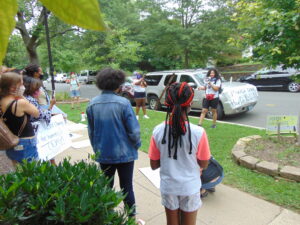 Photo of protesters.