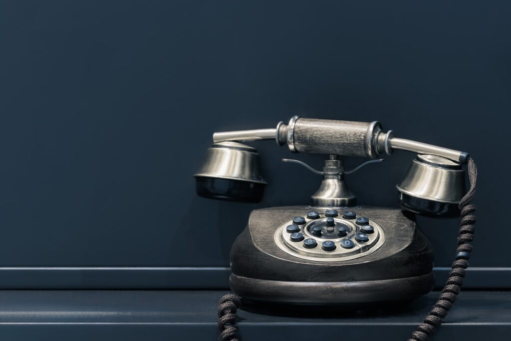 A photo of a telephone.