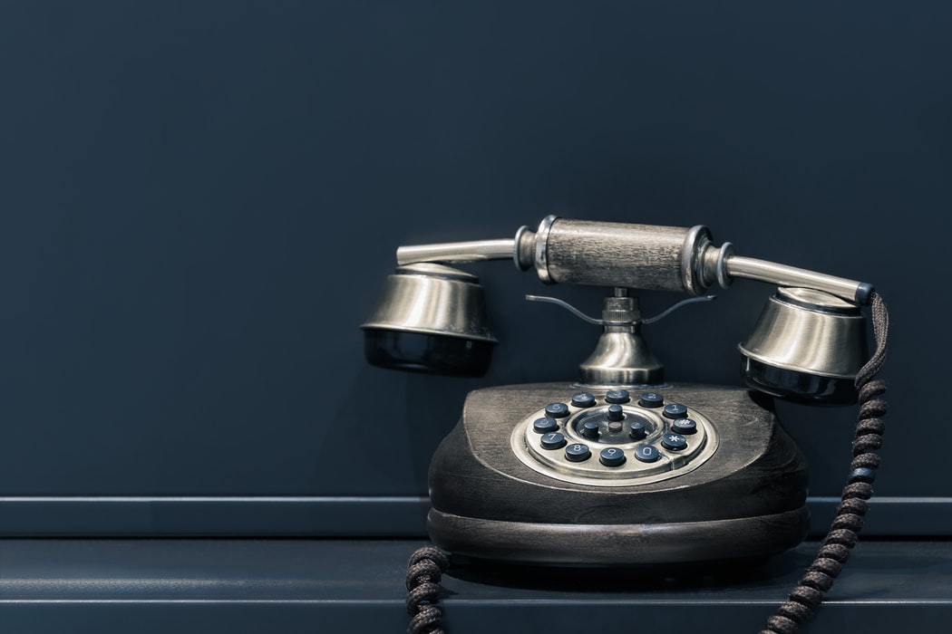 A photo of a telephone.
