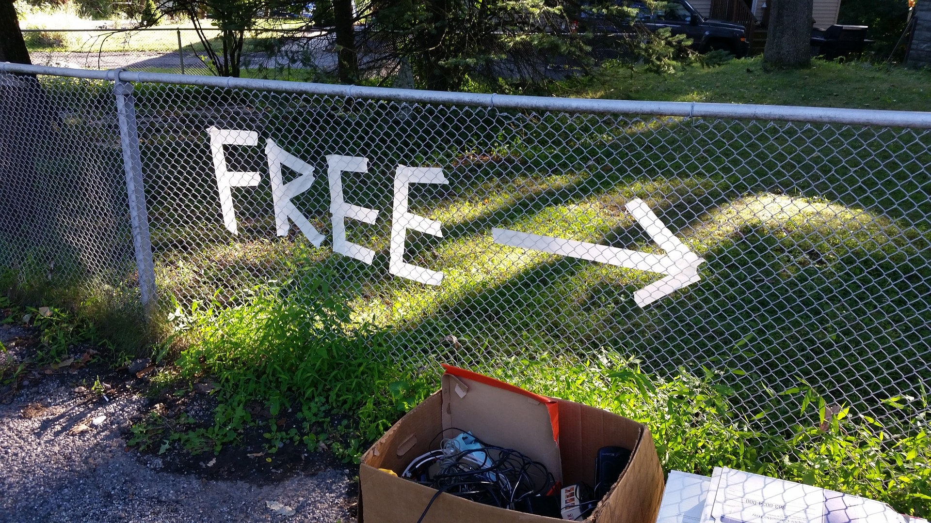 Image showing that items for reuse are left for free for others.