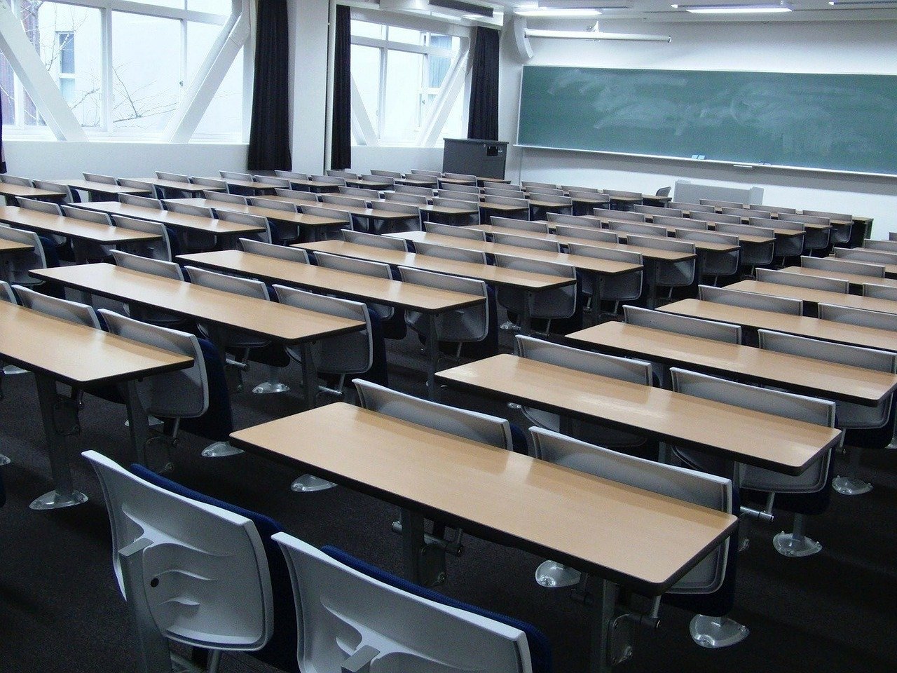 Photo of an empty classroom.