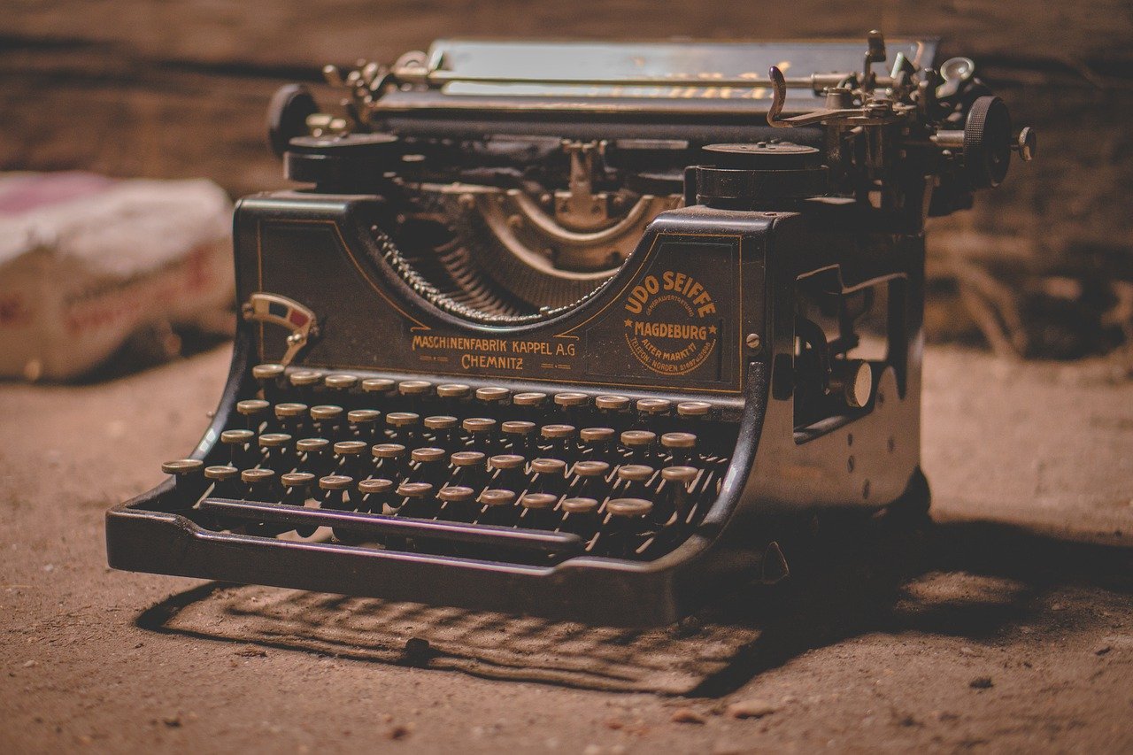 A photo of a vintage typewriter.